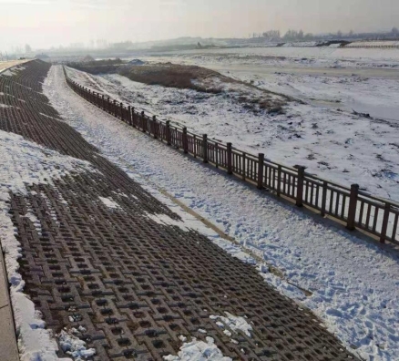 吉林省大禹水利水電建設有限公司伊通縣伊通河邊路燈護欄項目